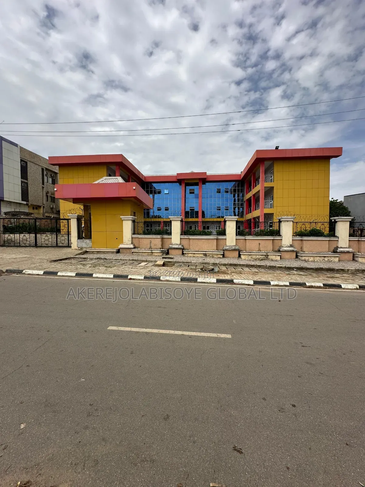 36 Nos Office Space in Zone 5 / Wuse