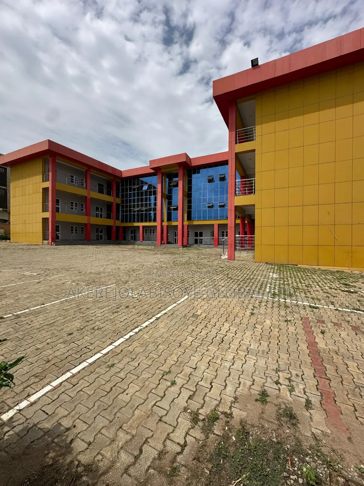 36 Nos Office Space in Zone 5 / Wuse