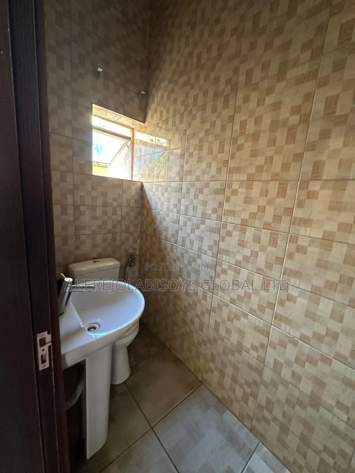 36 Nos Office Space in Zone 5 / Wuse