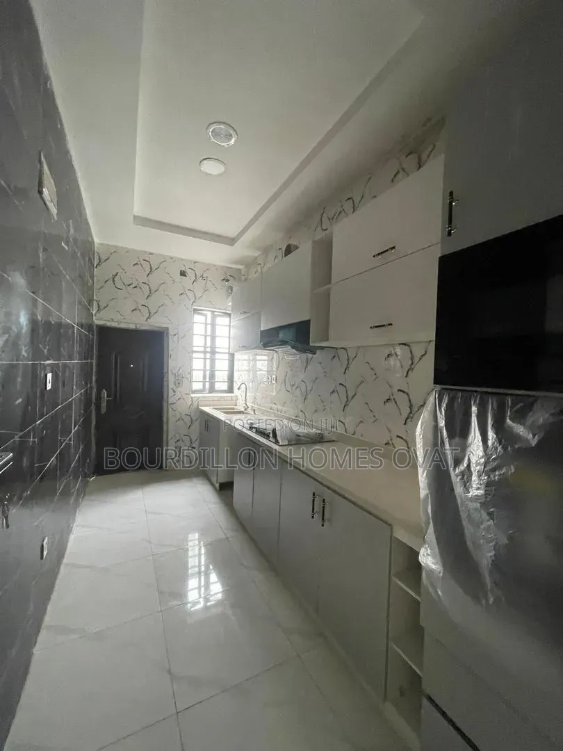 3bdrm Duplex in Ikota Lekki Lagos for rent in Ikota