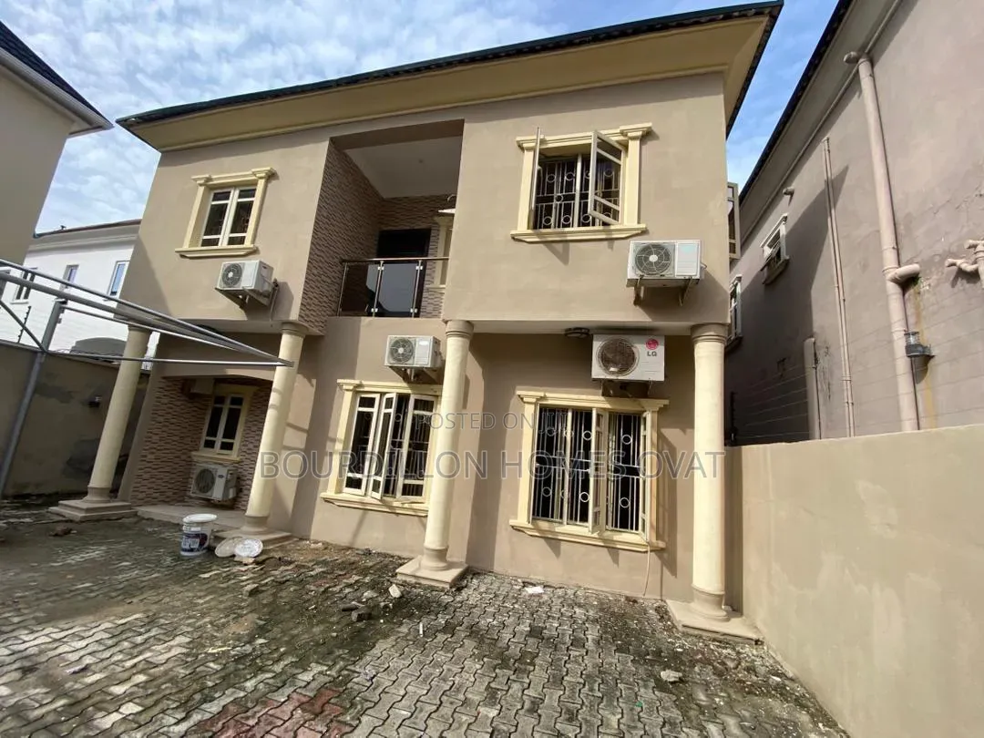 3bdrm Duplex in Ikota Villa Estate for rent in Ikota