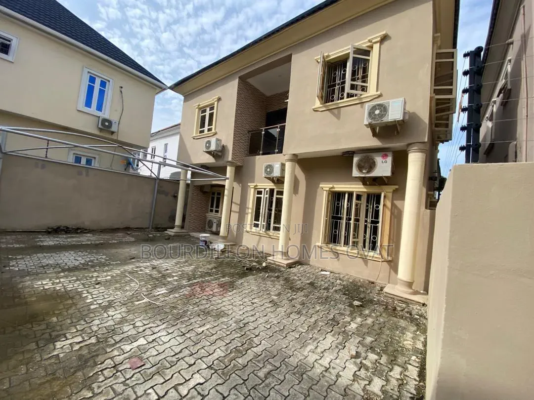3bdrm Duplex in Ikota Villa Estate for rent in Ikota