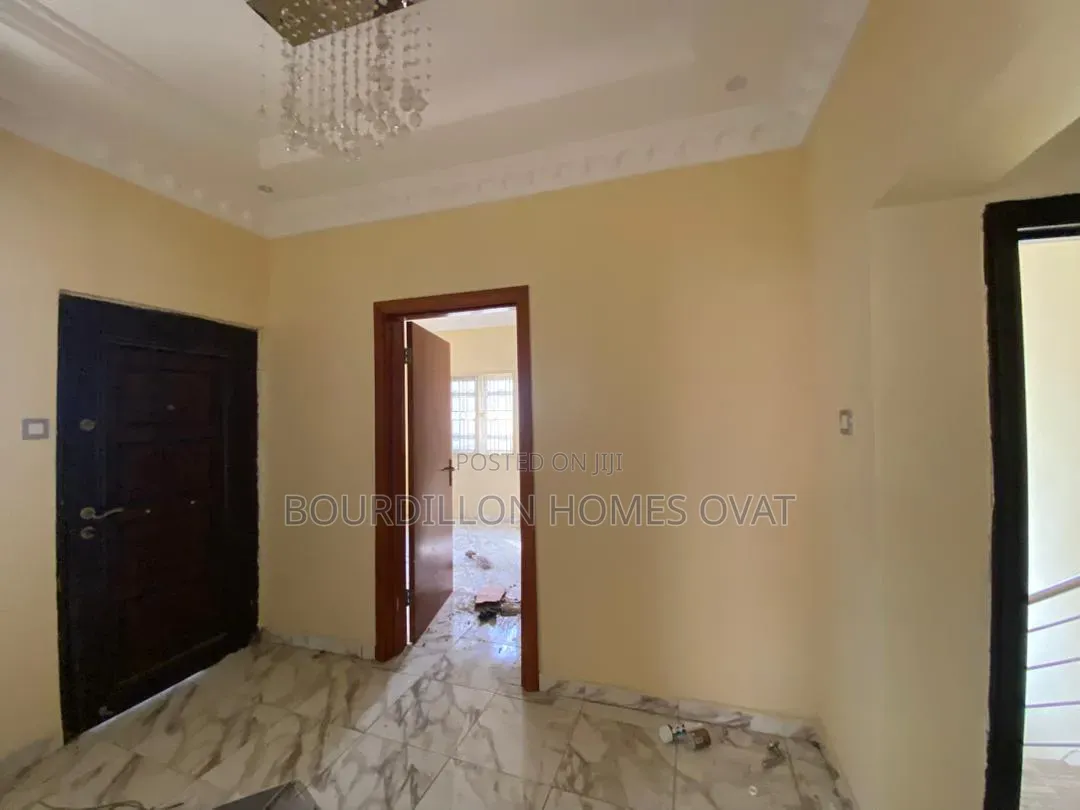 3bdrm Duplex in Ikota Villa Estate for rent in Ikota