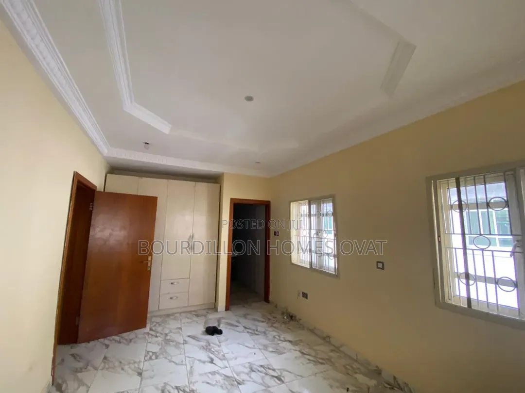 3bdrm Duplex in Ikota Villa Estate for rent in Ikota