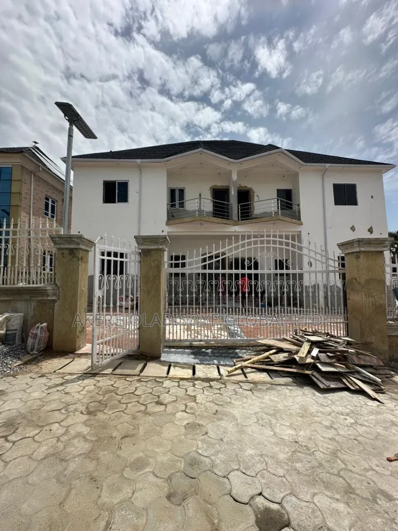 Office Space in Zone 4 / Wuse