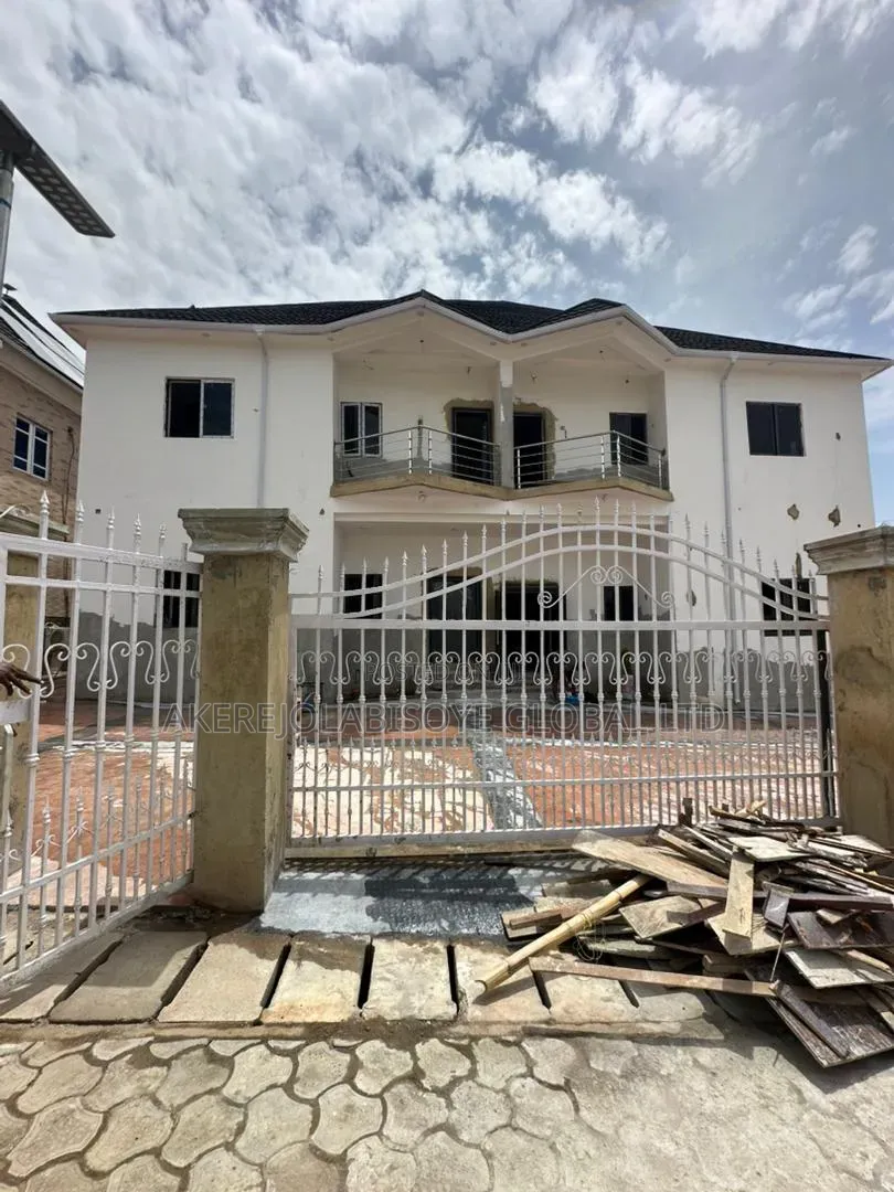 Office Space in Zone 4 / Wuse