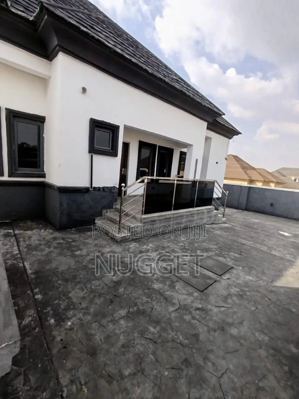 3bdrm Duplex in Nugget, Gwarinpa for sale in Gwarinpa
