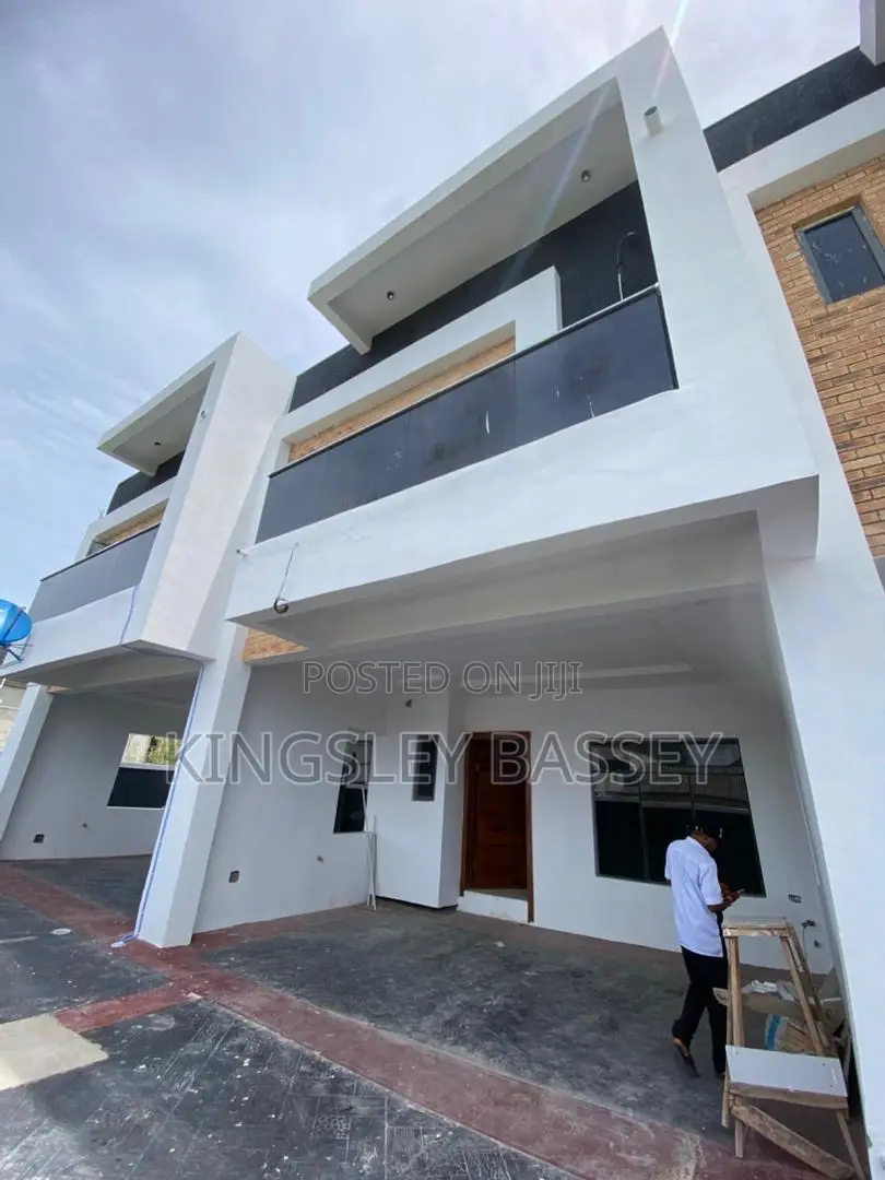 4bdrm Duplex in Ologolo for sale in Ologolo