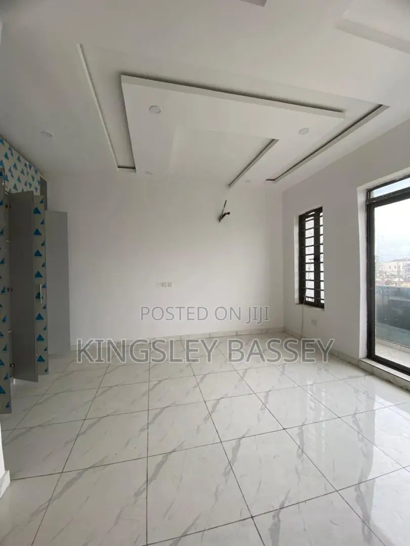 4bdrm Duplex in Ologolo for sale in Ologolo