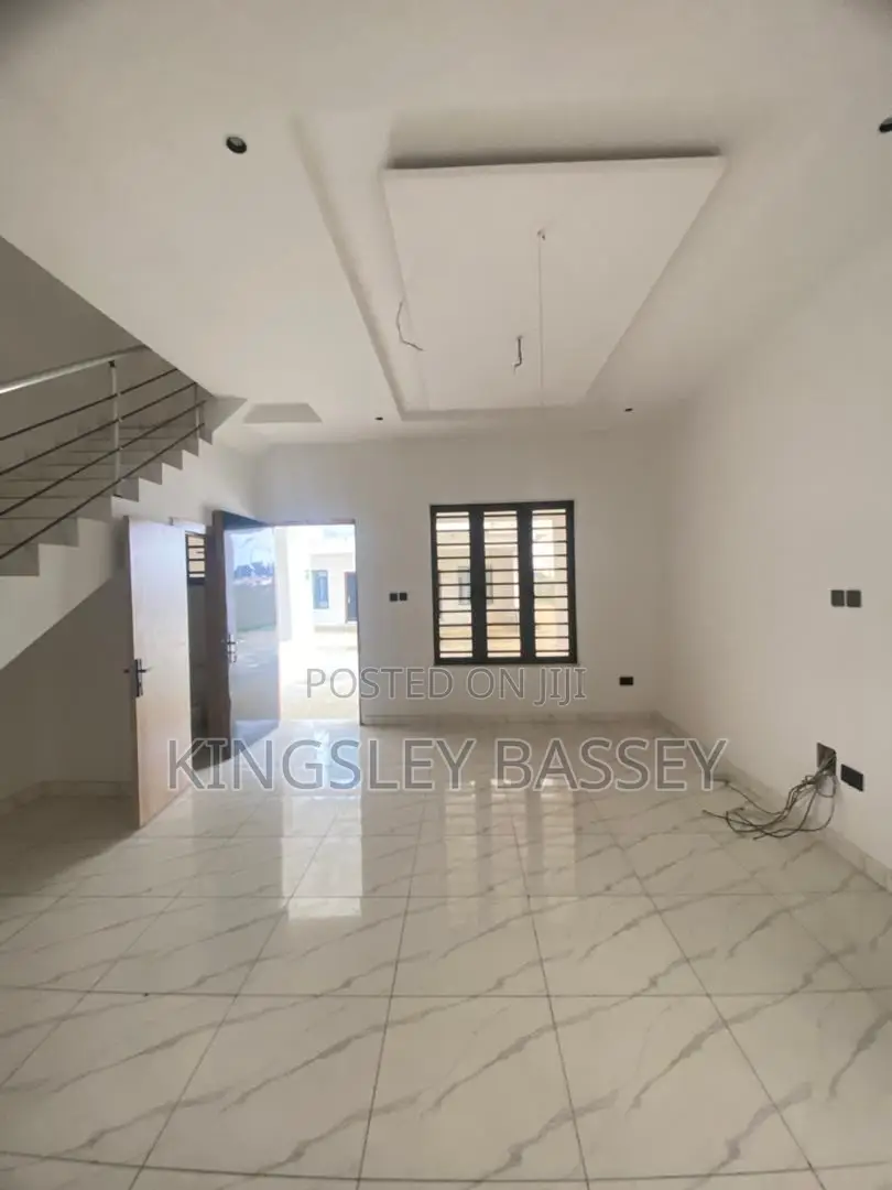 5bdrm Duplex in Chevron for sale in Chevron