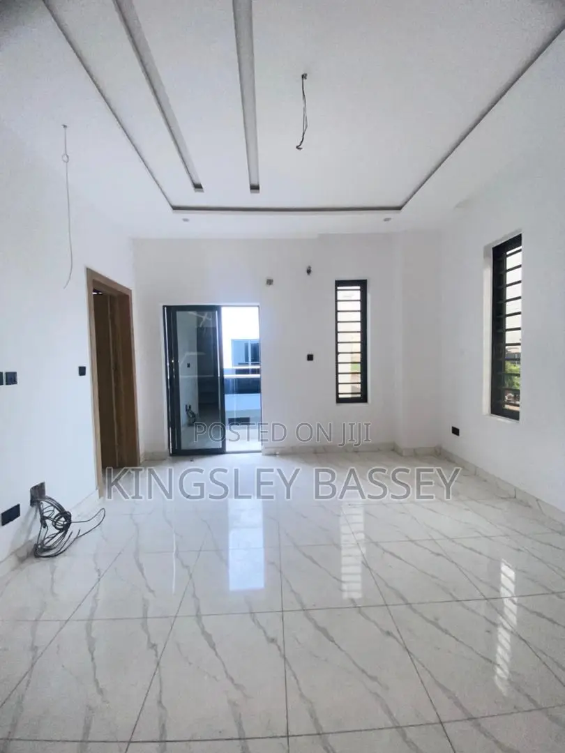 5bdrm Duplex in Chevron for sale in Chevron