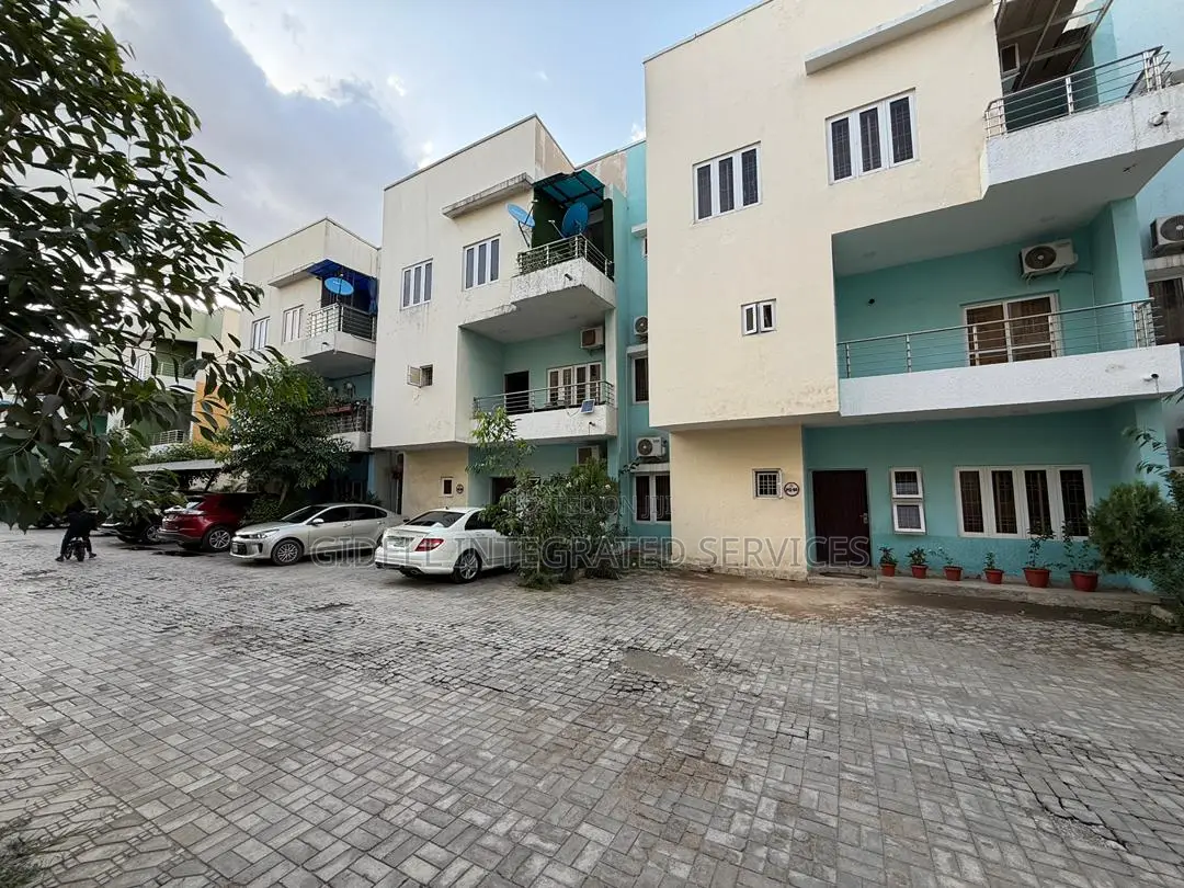 6bdrm Townhouse/Terrace in Wuye for sale in Wuye