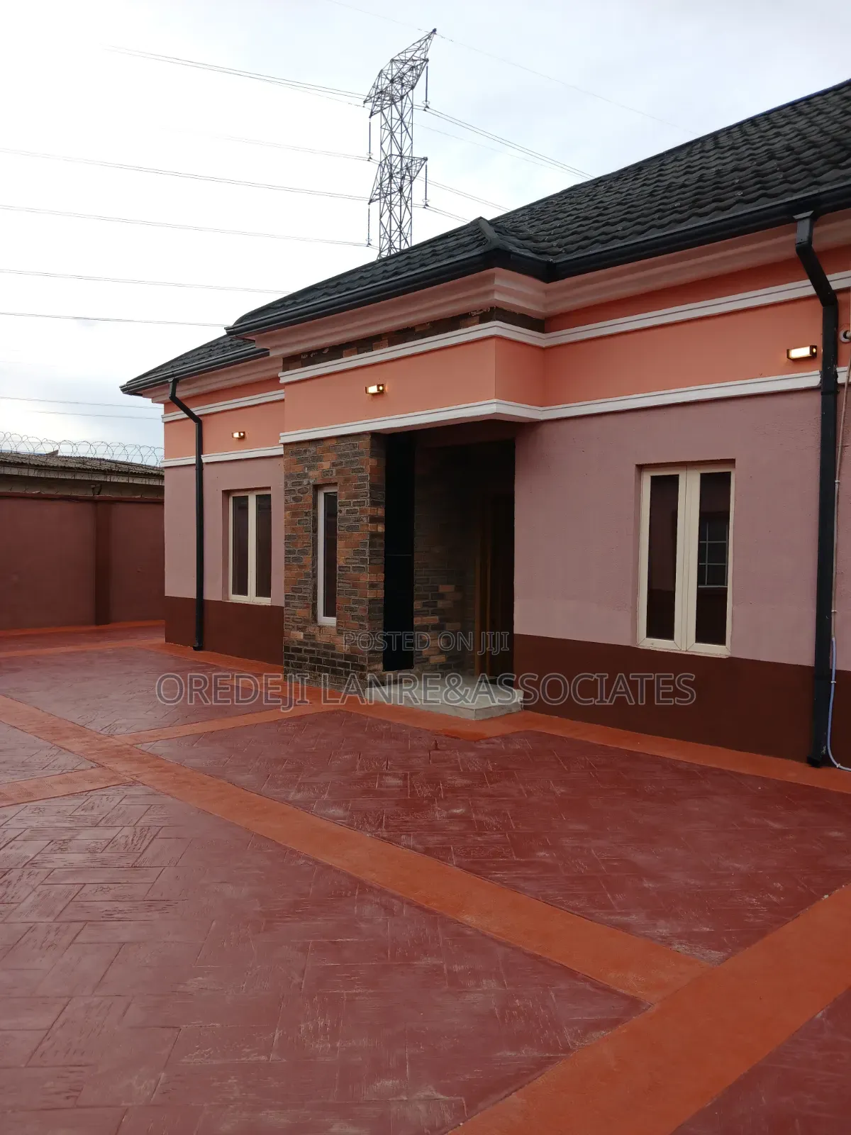 5 Units Of Tastefully Fully Furnished 3bedrms Available For Short Let in Alakuko