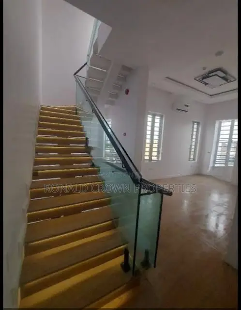 5bdrm Duplex in Omole Phase 1 for sale in Omole Phase 1