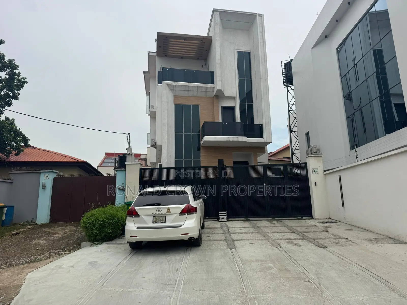5bdrm Duplex in Omole Phase 1 for sale in Omole Phase 1