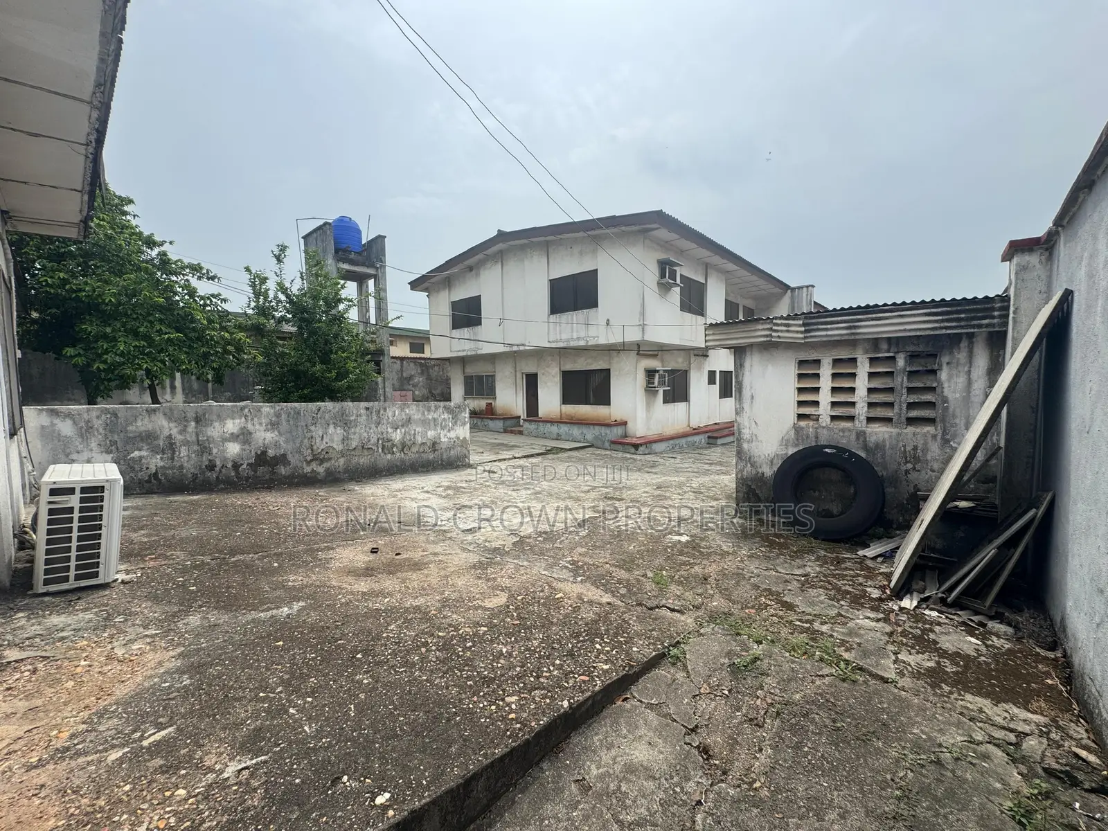 Land Measuring 1000sqm With Demolishable Building at Ikeja in Adeniyi Jones