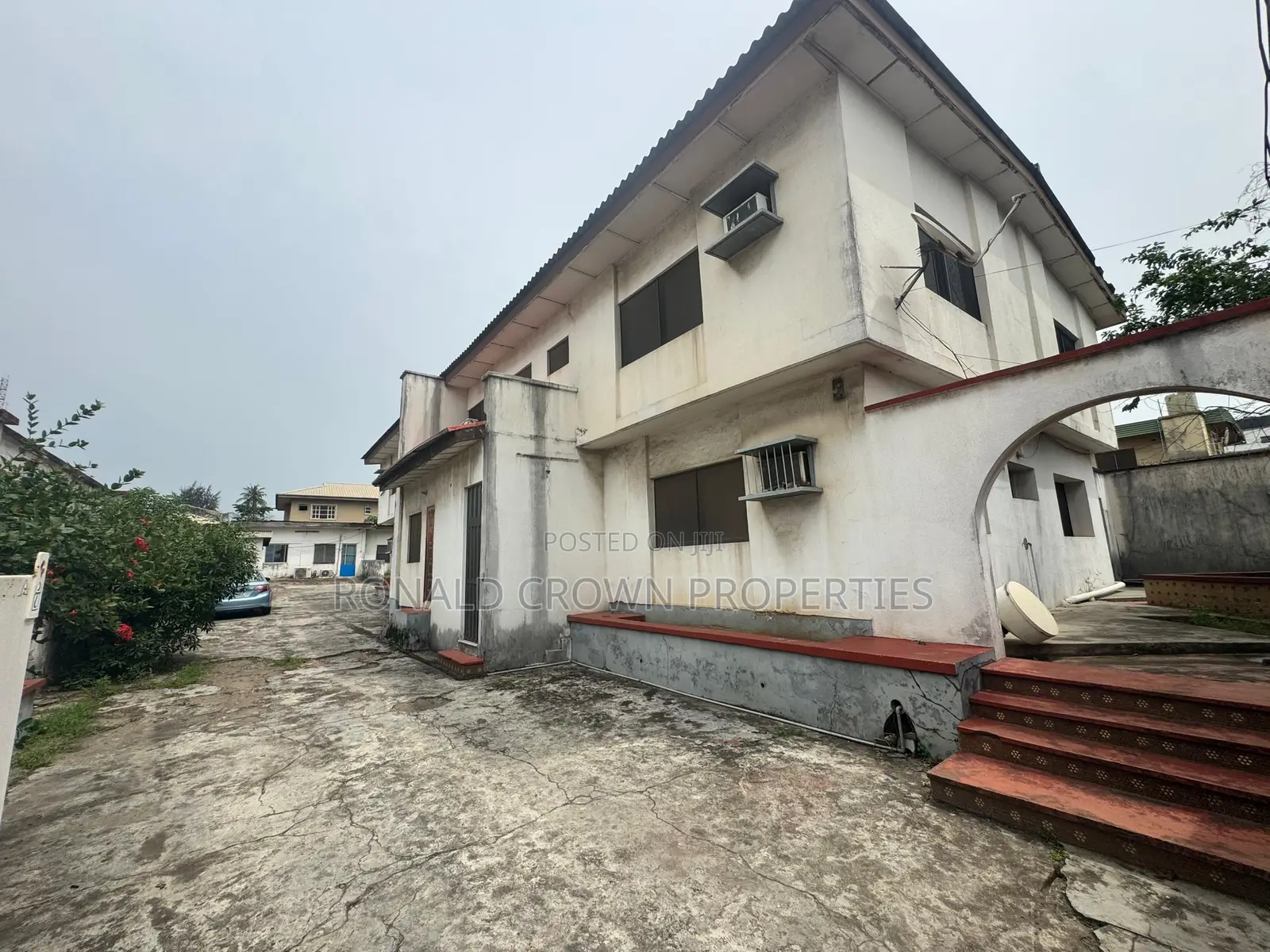 Land Measuring 1000sqm With Demolishable Building at Ikeja in Adeniyi Jones