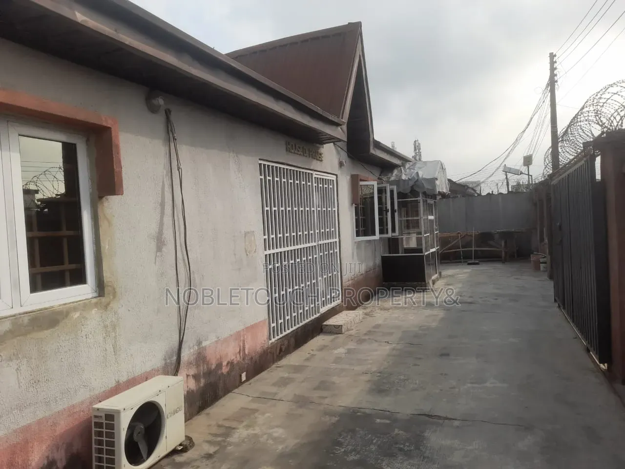 4bdrm Bungalow in Lekki Ajah Lagos, Abraham Adesanya Estate for sale in Abraham Adesanya Estate