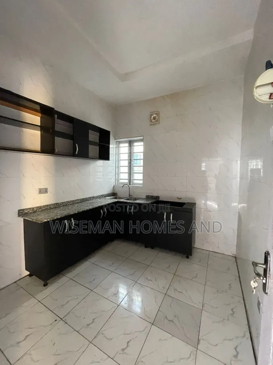 2bdrm Apartment in Secound Toll Gate, Chevron for rent in Chevron