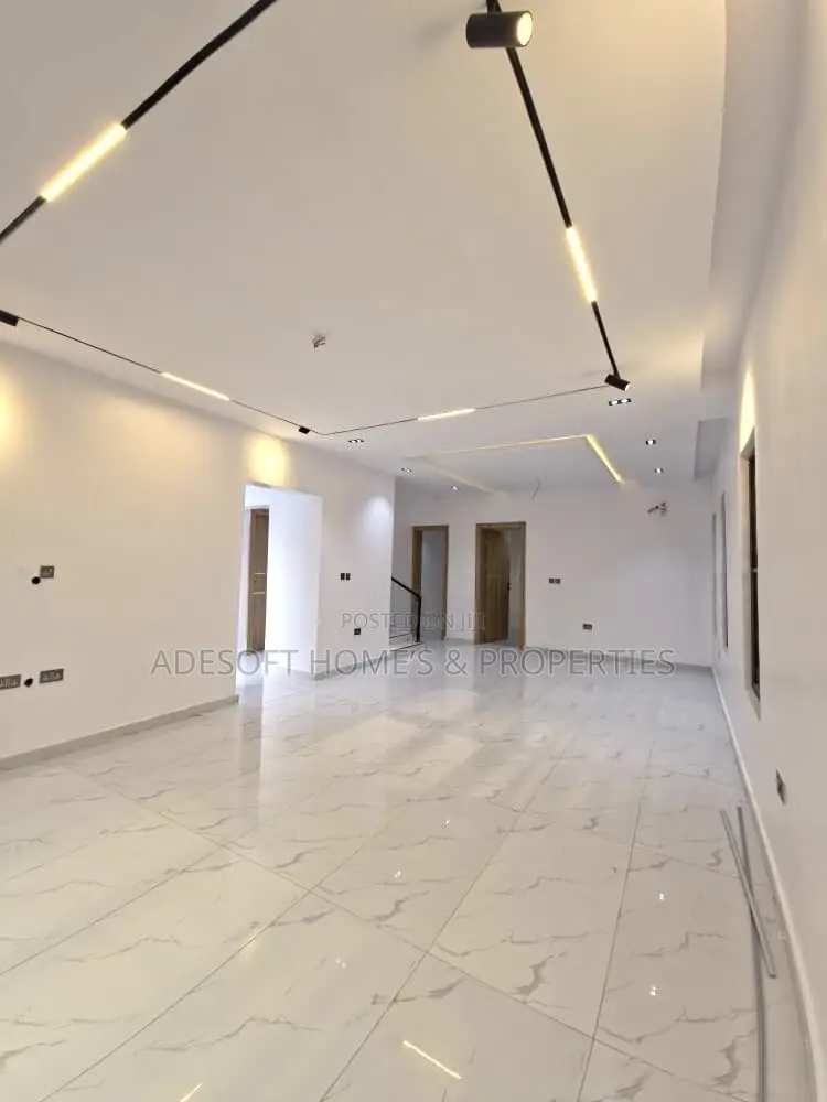 4bdrm Duplex in Carlton Gate Estate, Akobo for sale in Akobo