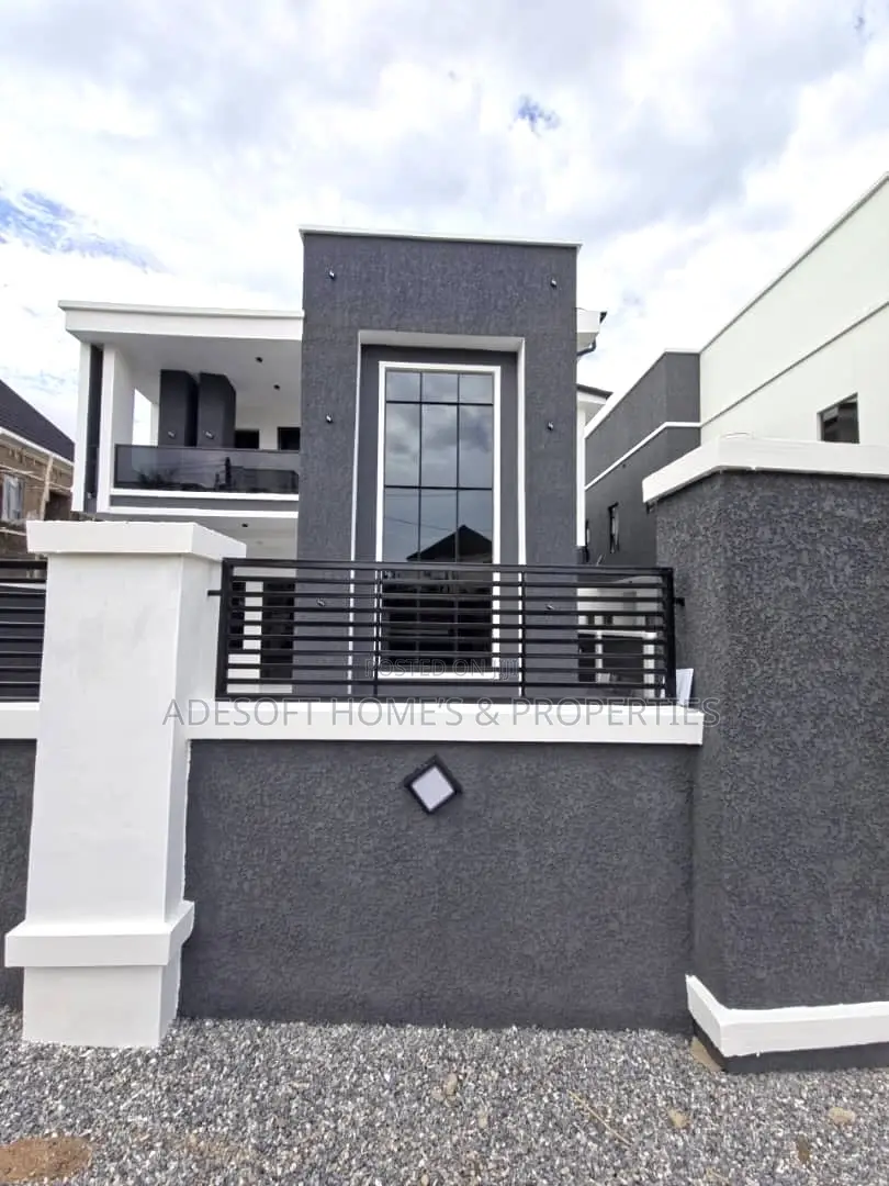 4bdrm Duplex in Carlton Gate Estate, Akobo for sale in Akobo