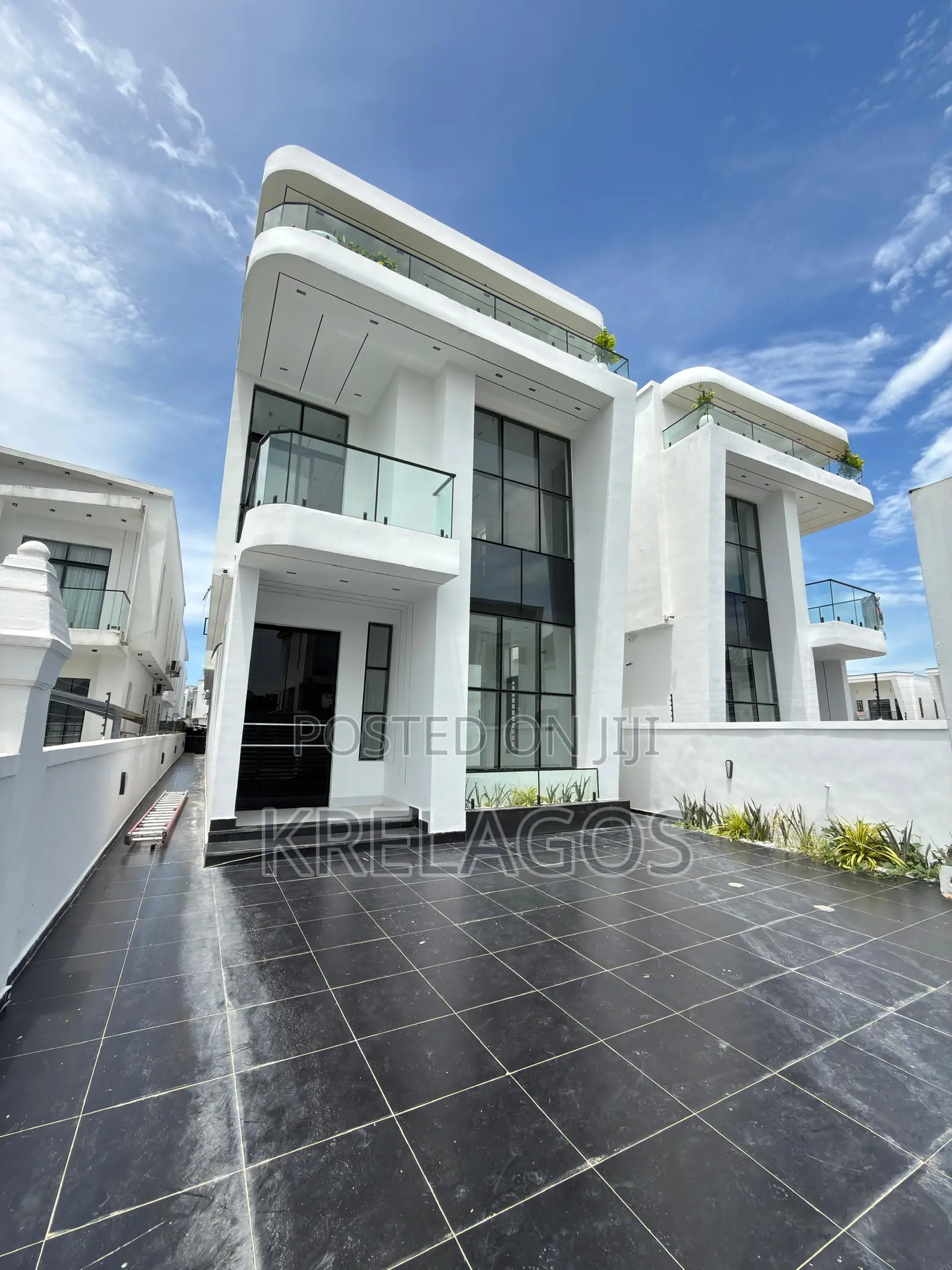 5bdrm House in Orchid, Chevron for sale in Chevron