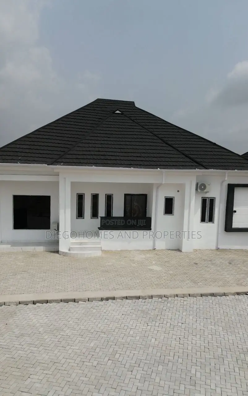 4bdrm Bungalow in Elerangbe for sale in Elerangbe