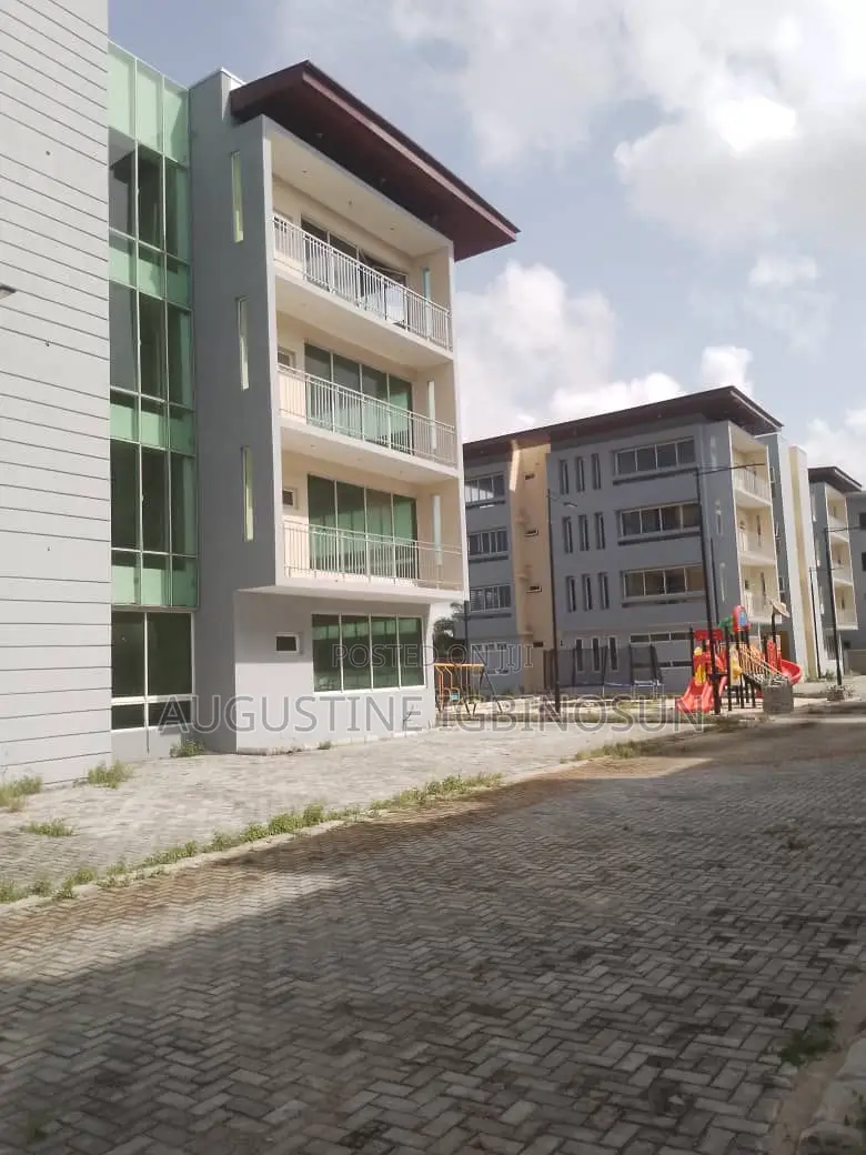 3bdrm Apartment in Sangotedo for sale in Sangotedo