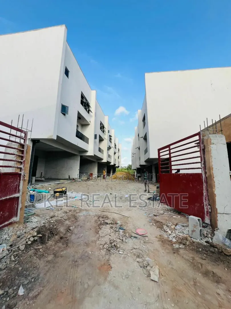 4bdrm Duplex in Aguda / Surulere for sale in Aguda / Surulere