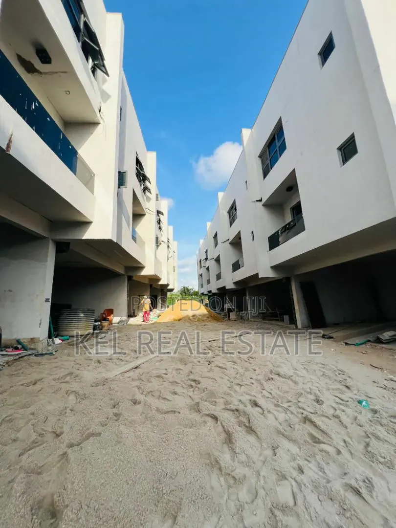 4bdrm Duplex in Aguda / Surulere for sale in Aguda / Surulere