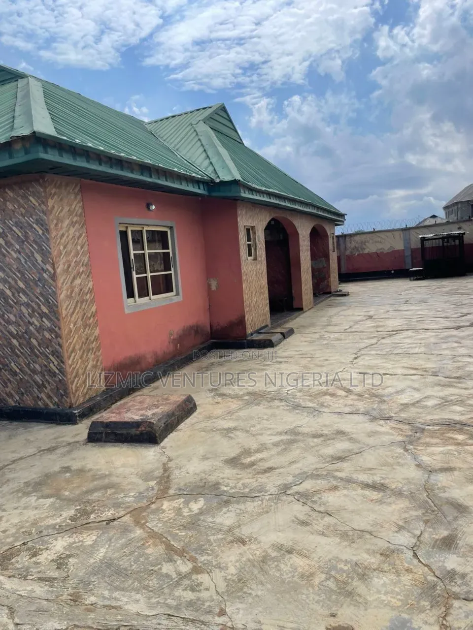 Furnished 2bdrm Bungalow in Isuti Rd, Igando / Ikotun/Igando for sale in Igando / Ikotun/Igando