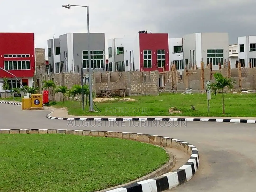 4bdrm Duplex in Obafemi-Owode for sale in Obafemi-Owode