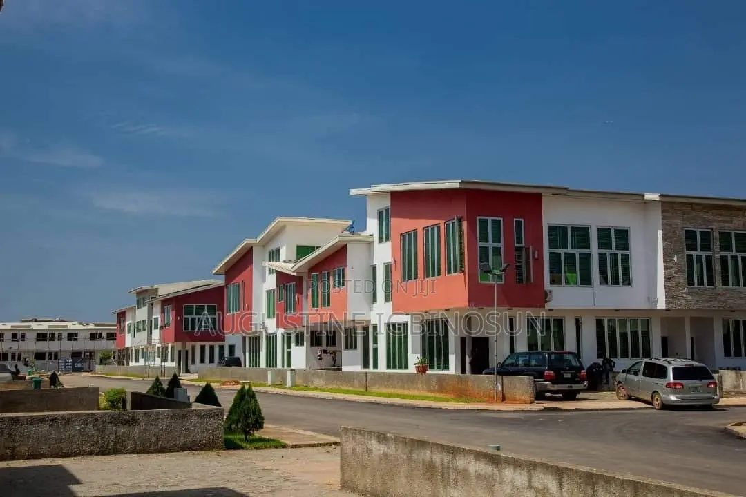 4bdrm Duplex in Obafemi-Owode for sale in Obafemi-Owode