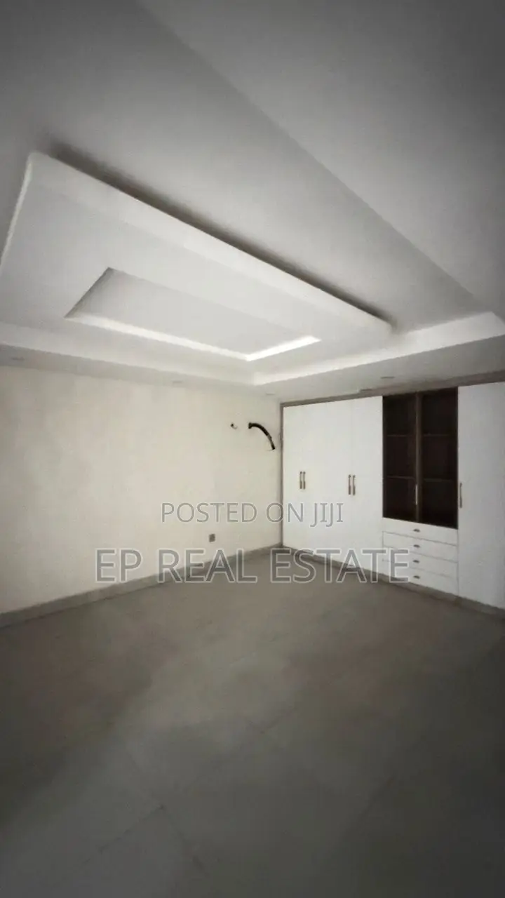 5bdrm Duplex in Karsana for sale in Karsana
