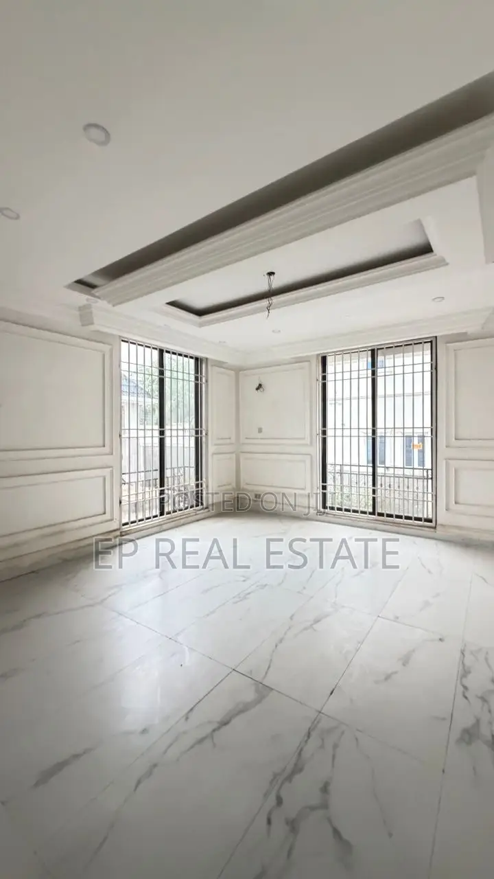 5bdrm Duplex in Karsana for sale in Karsana