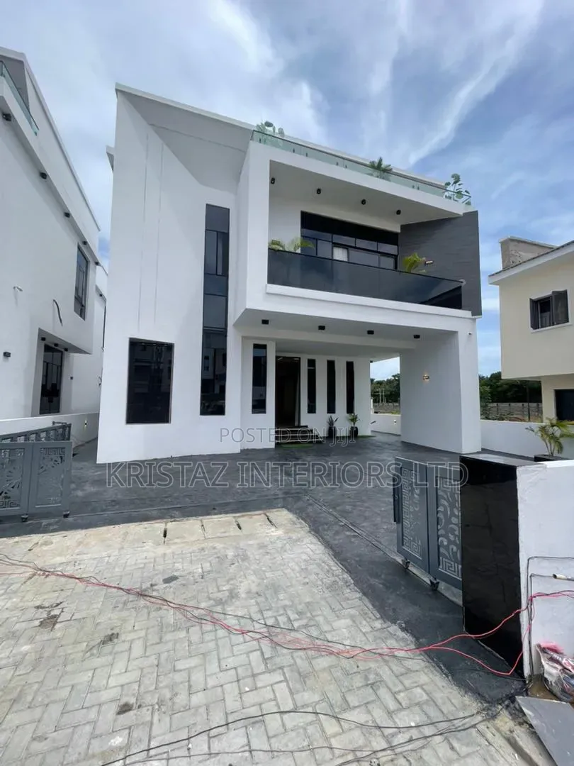 5bdrm Duplex in Chevron for sale in Chevron