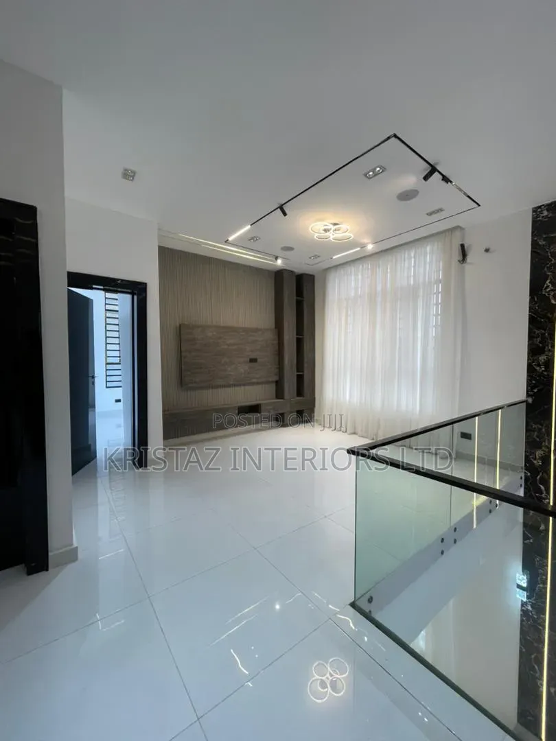 5bdrm Duplex in Chevron for sale in Chevron