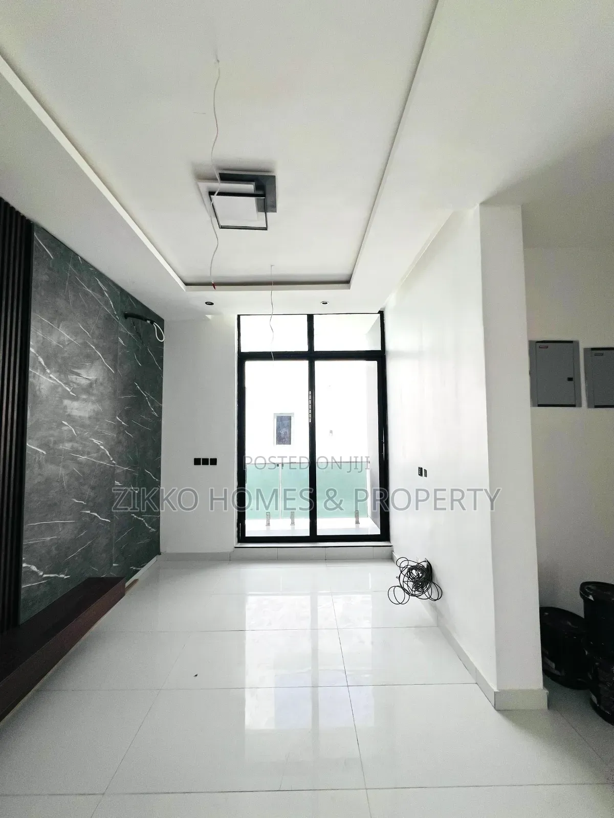 5bdrm Duplex in Ikota for sale in Ikota