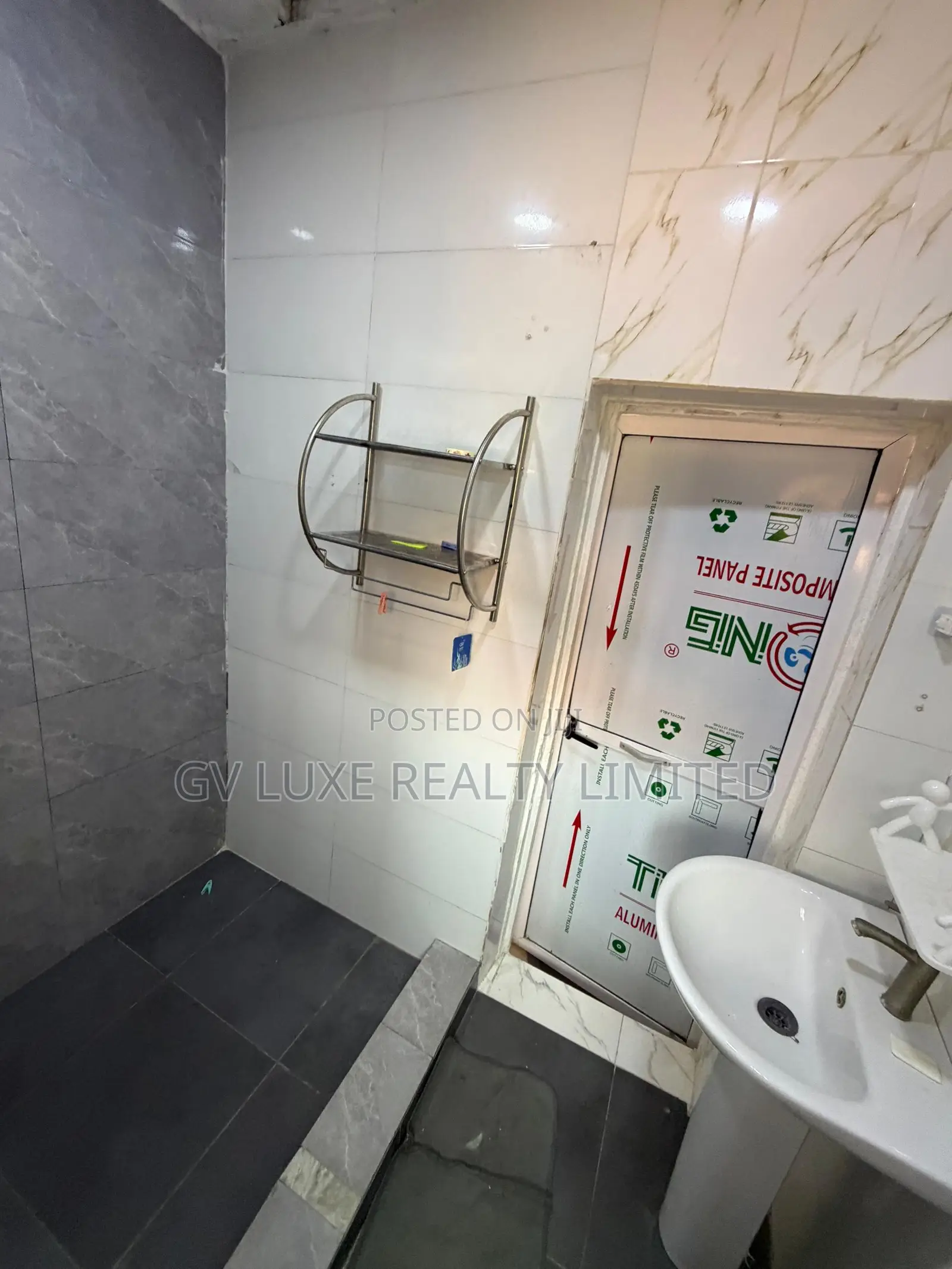 1bdrm Apartment in Lekki Phase1 for rent in Lekki