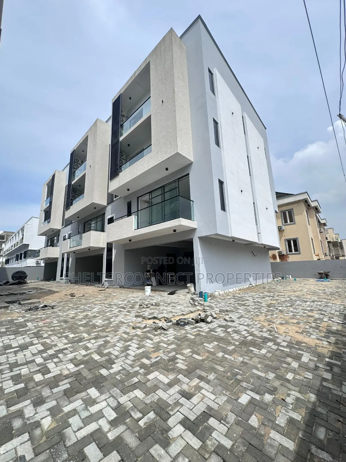 5bdrm Duplex in Lekki Phase 1 for sale in Lekki Phase 1