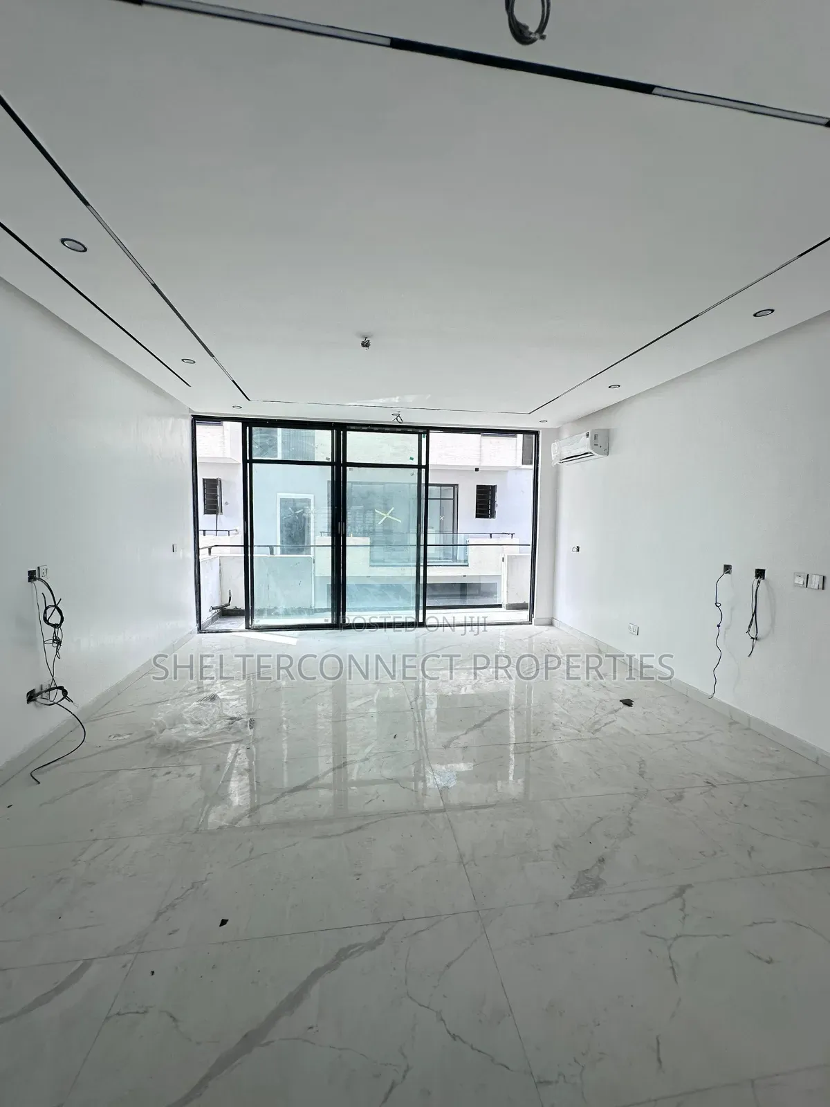 5bdrm Duplex in Lekki Phase 1 for sale in Lekki Phase 1