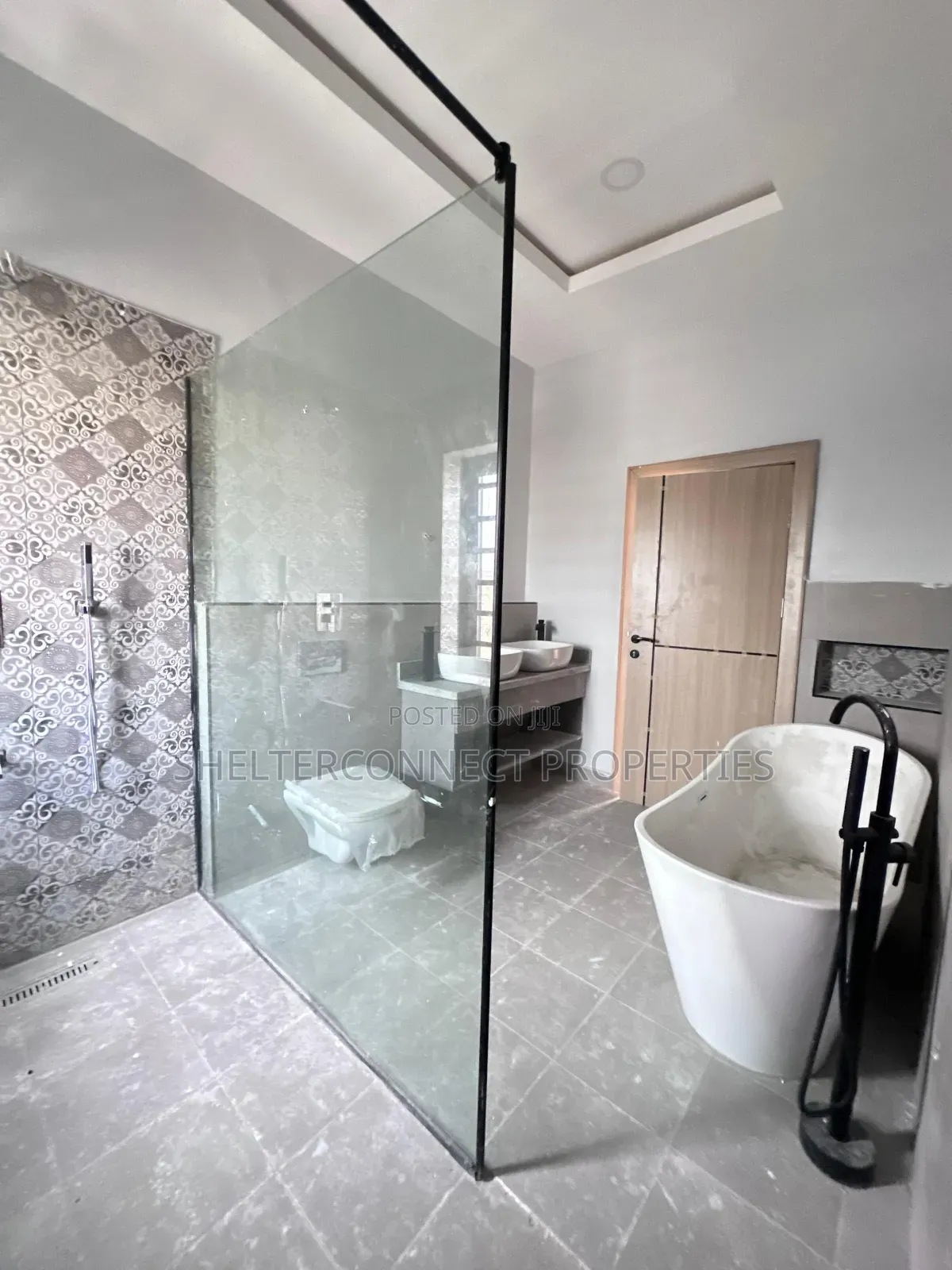 5bdrm Duplex in Lekki Phase 1 for sale in Lekki Phase 1
