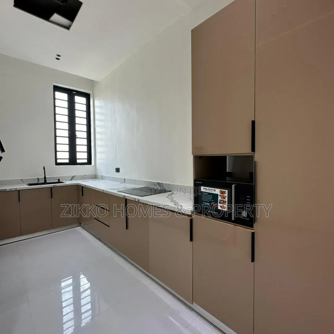 5bdrm Duplex in Lekki Phase 1 for sale in Lekki Phase 1