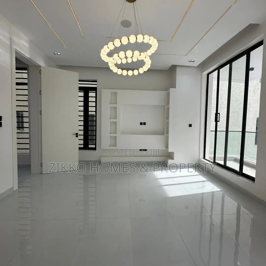5bdrm Duplex in Lekki Phase 1 for sale in Lekki Phase 1