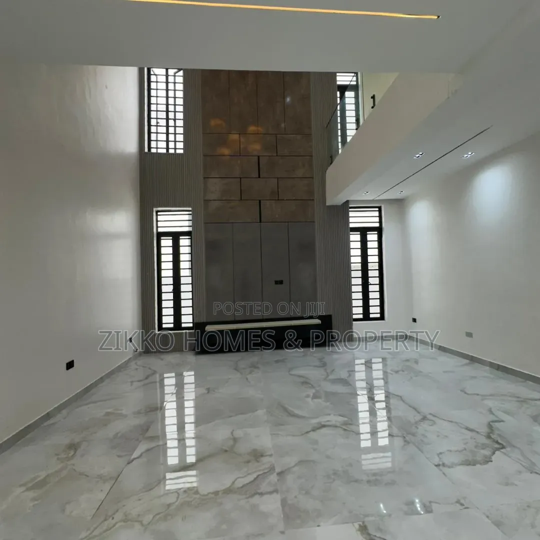 5bdrm Duplex in Lekki Phase 1 for sale in Lekki Phase 1
