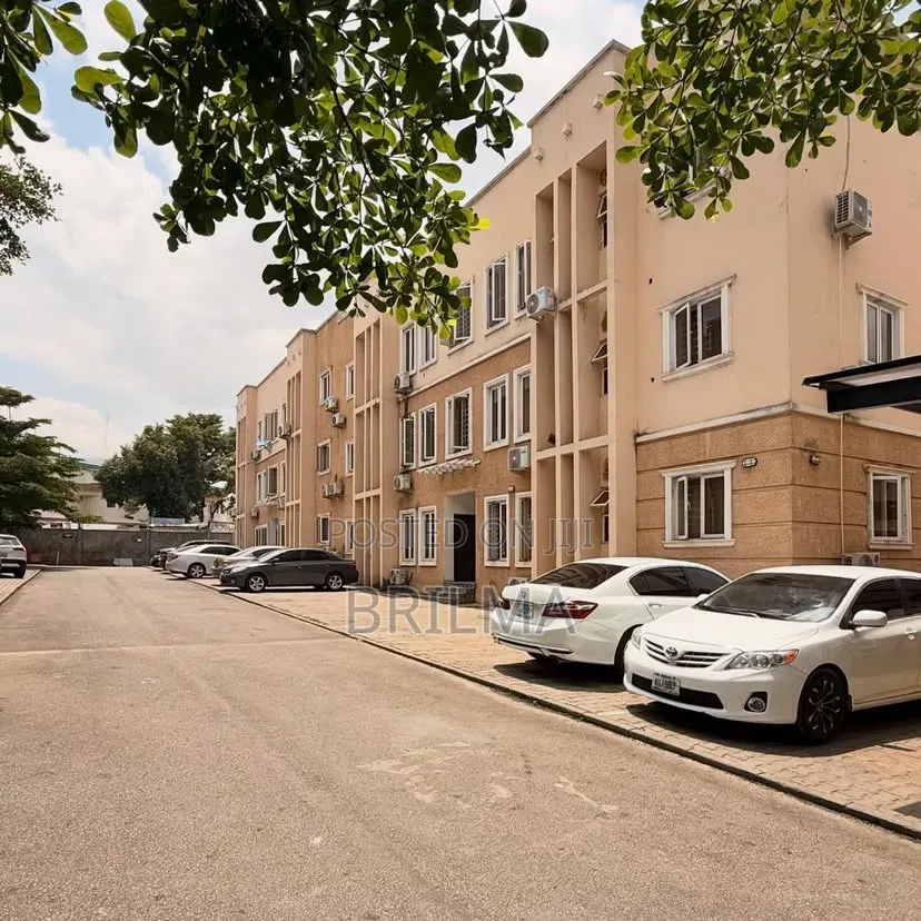 3bdrm Duplex in Garki for sale in Garki