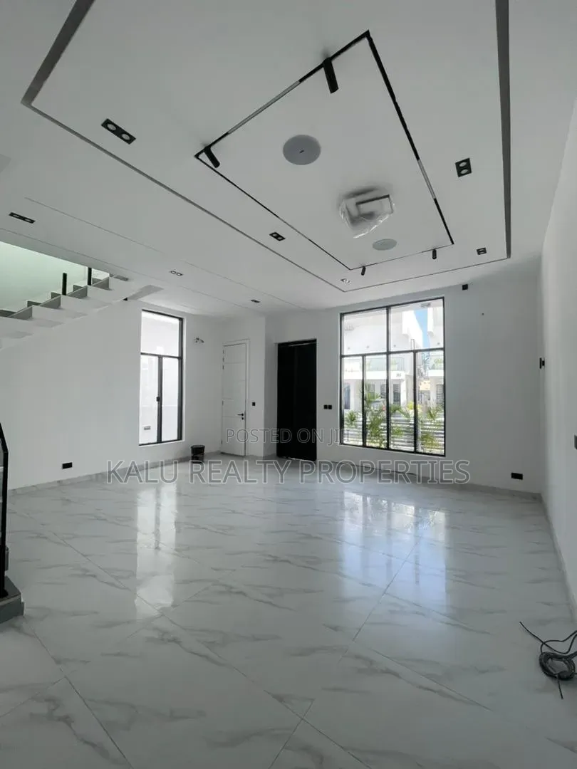 4bdrm Duplex in Chevron Drive for sale in Chevron