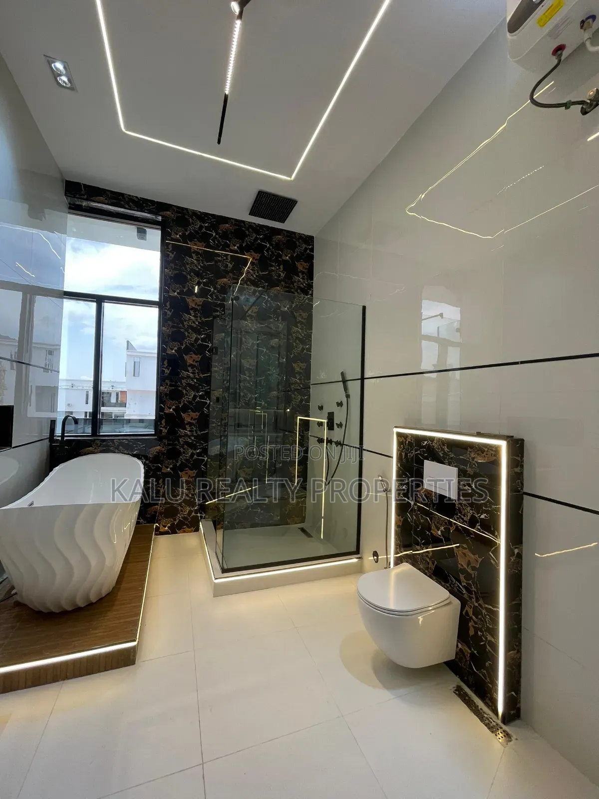 5bdrm Duplex in Osapa, Lekki for sale in Osapa london