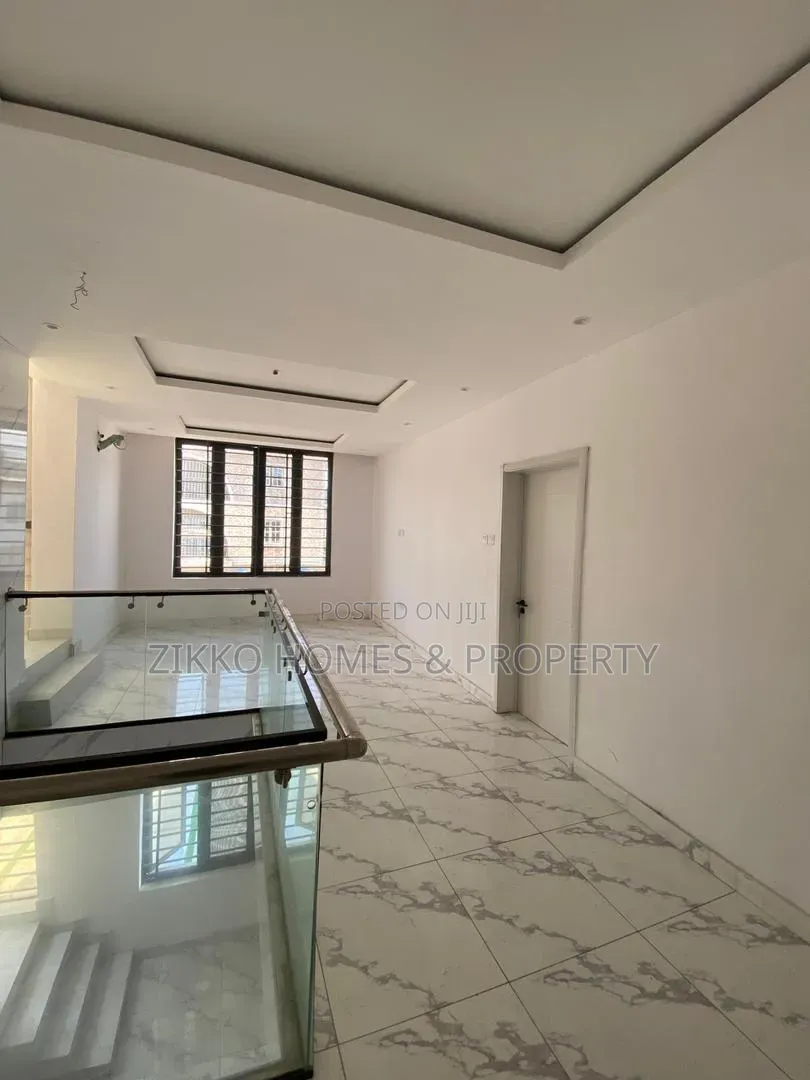 4bdrm Duplex in Ologolo, Lekki Phase 1 for sale in Lekki Phase 1