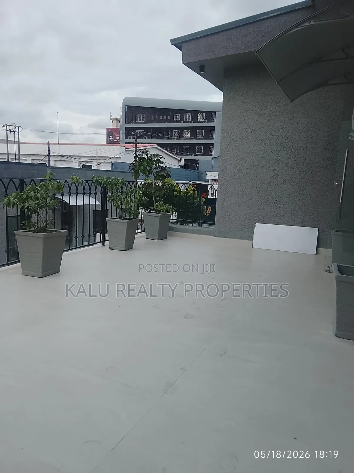 Very Spacious Mall With Ac and Excellent Facilities in Awolowo Road